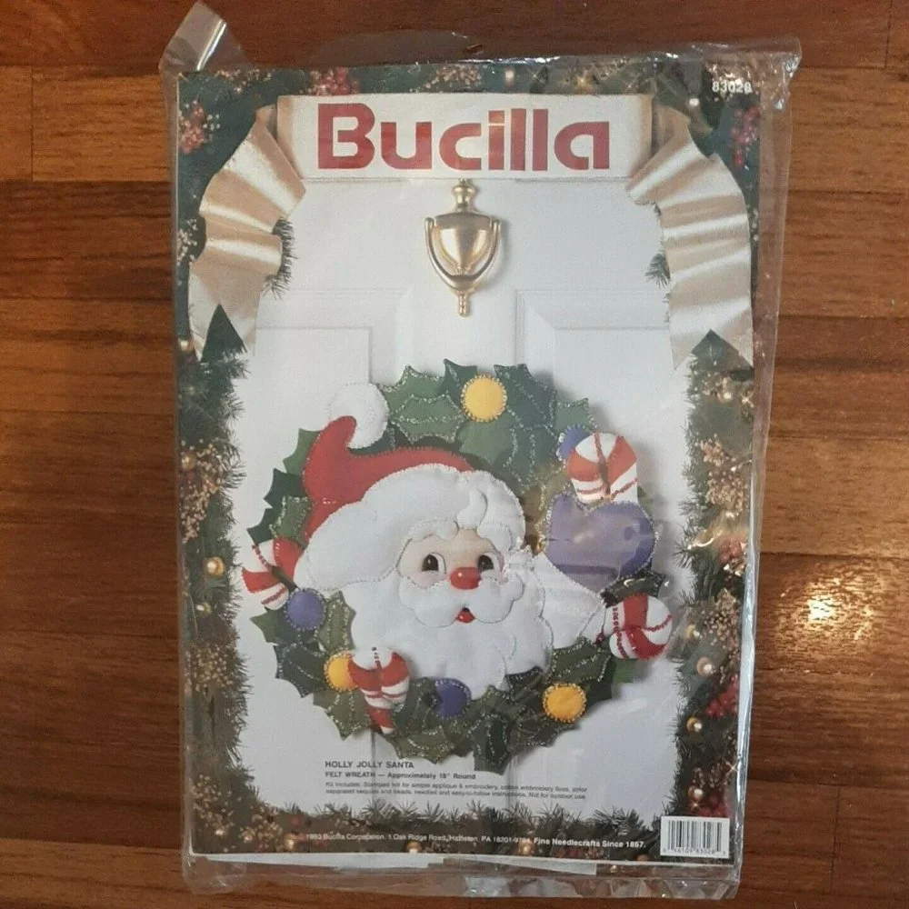 Bucilla Holly Jolly Santa Felt Wreath Kit New Pkg 18